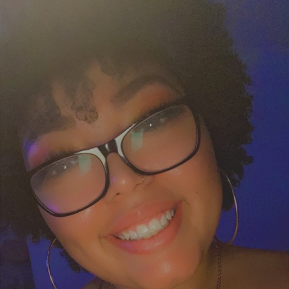 Meet your Posher, Marriah - Picture 1 of 1